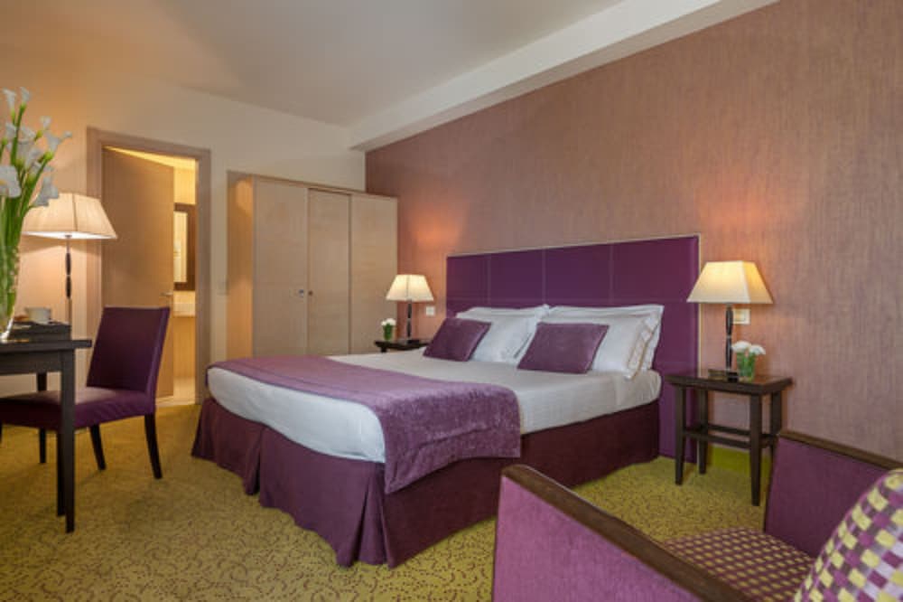 Hotel Nazionale — Hotel rooms in Desenzano del Garda, Lombardy