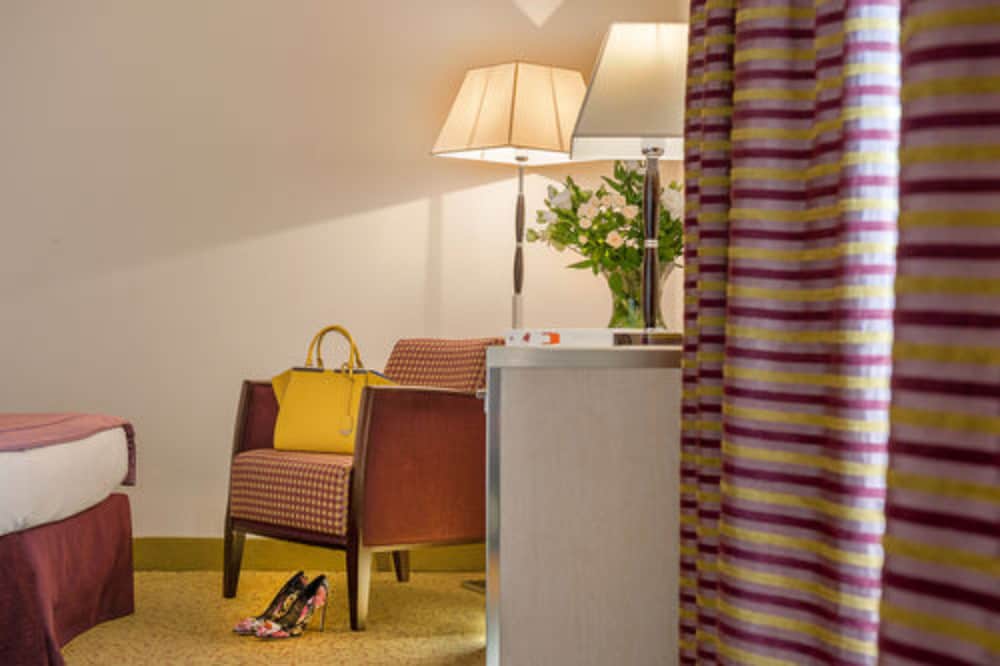 Hotel Nazionale — Hotel rooms in Desenzano del Garda, Lombardy