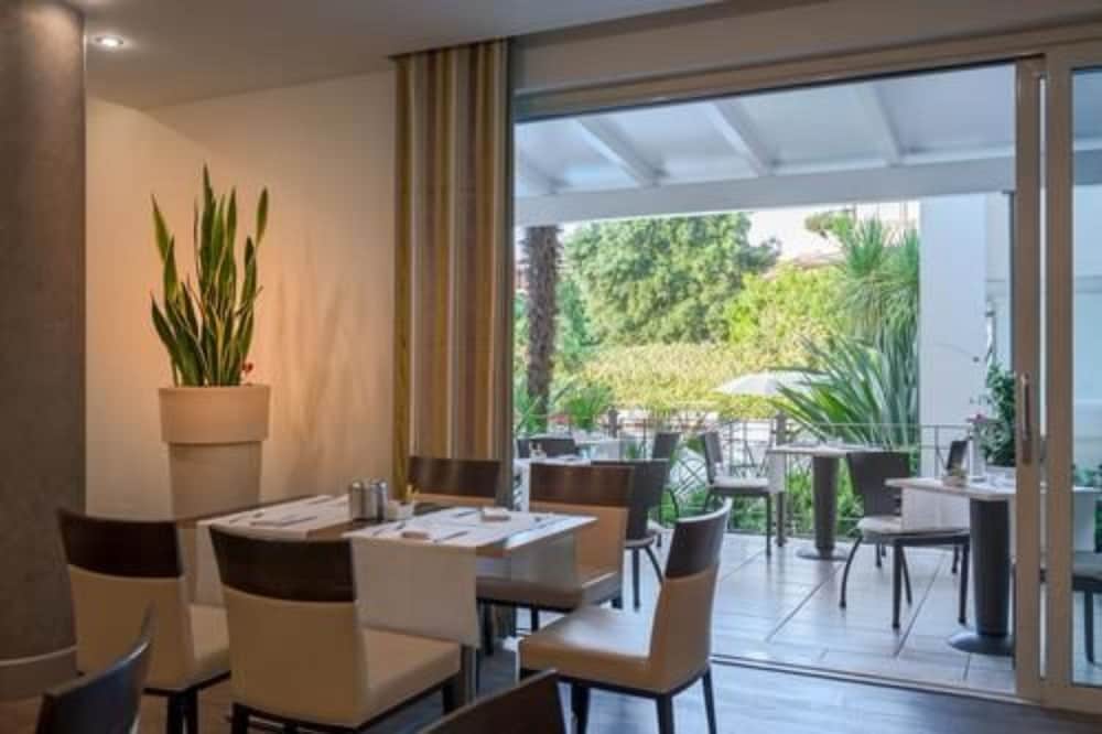 Hotel Nazionale — Restaurant & bars in Desenzano del Garda, Lombardy