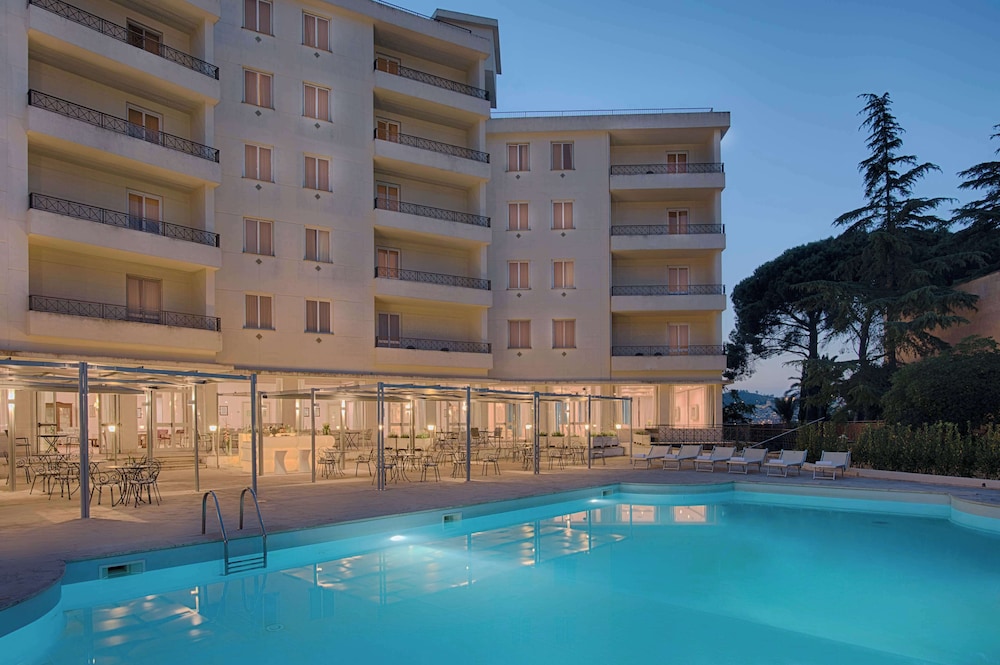 NH Caltagirone Villa San Mauro — Hotel building in Caltagirone, Sicily