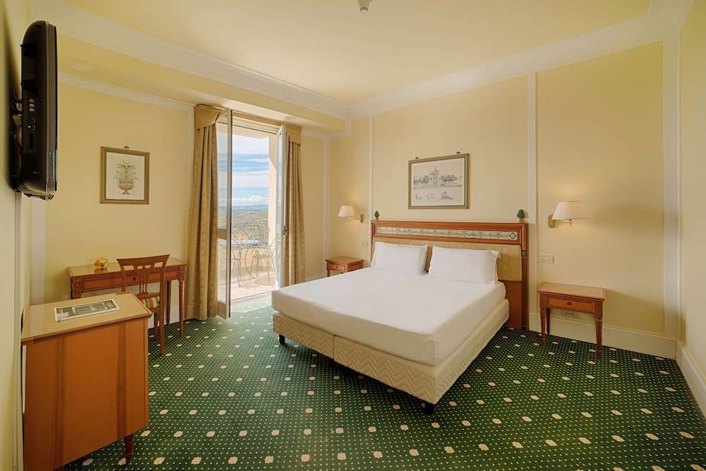 NH Caltagirone Villa San Mauro — Hotel rooms in Caltagirone, Sicily
