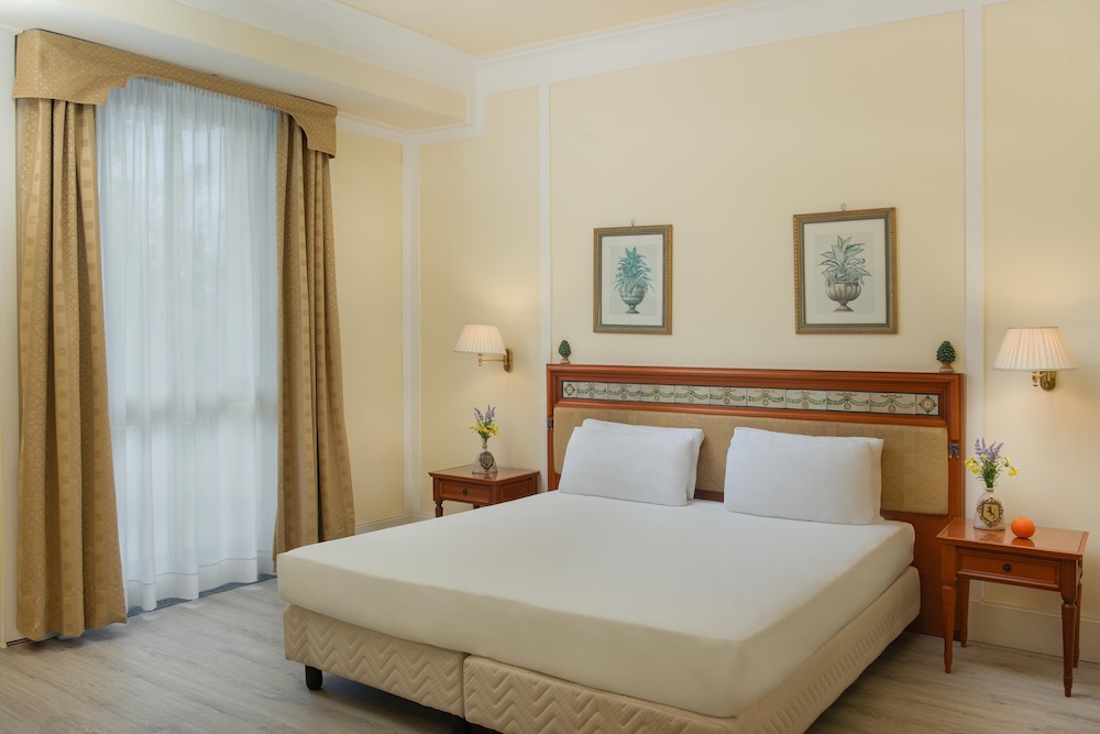NH Caltagirone Villa San Mauro — Hotel rooms in Caltagirone, Sicily