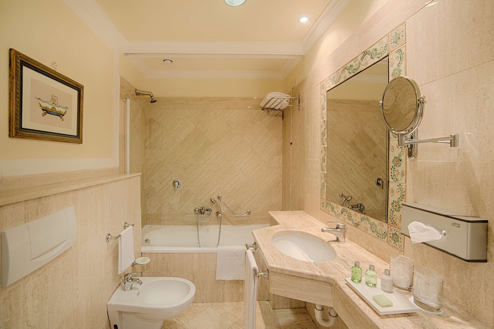 NH Caltagirone Villa San Mauro — Hotel rooms in Caltagirone, Sicily