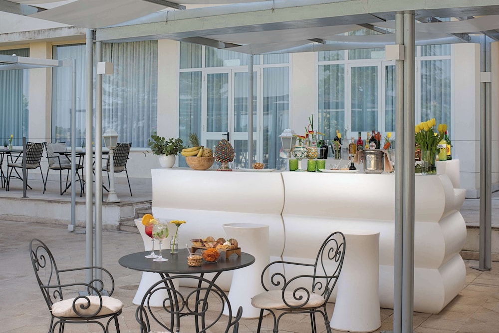 NH Caltagirone Villa San Mauro — Hotel rooms in Caltagirone, Sicily