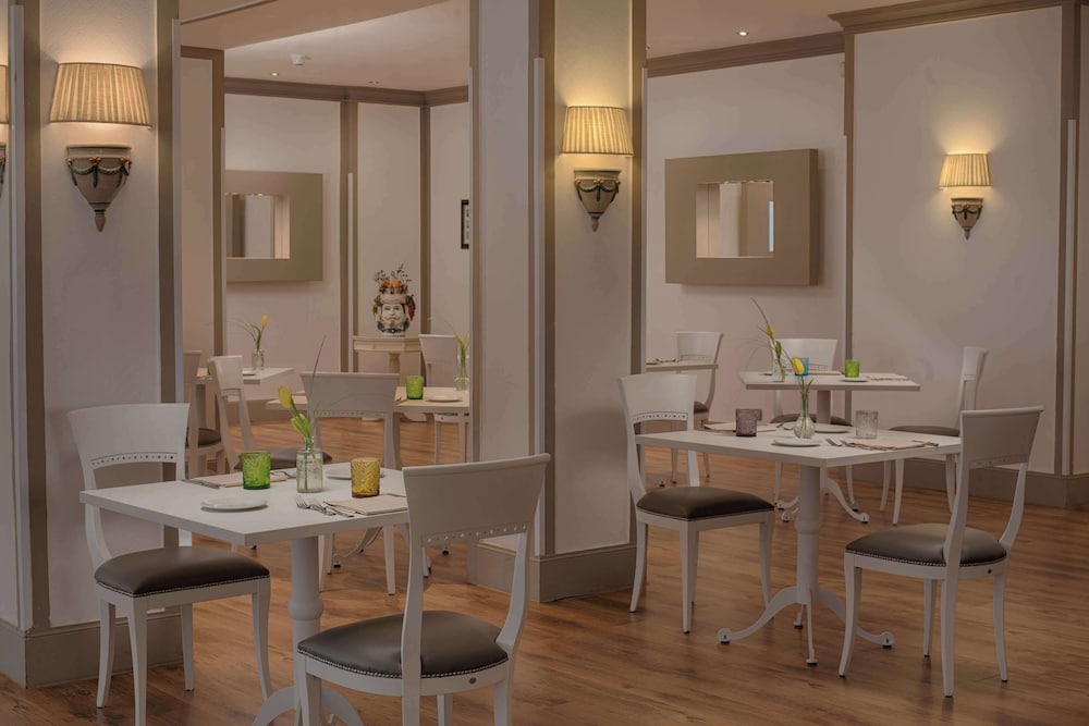 NH Caltagirone Villa San Mauro — Restaurant & bars in Caltagirone, Sicily