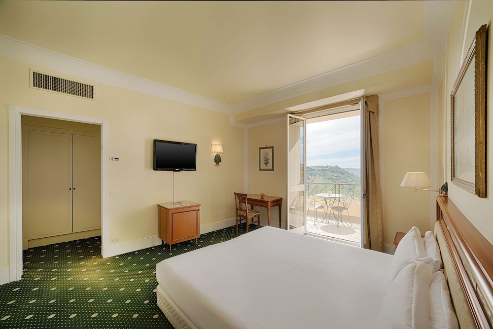 NH Caltagirone Villa San Mauro — Hotel rooms in Caltagirone, Sicily