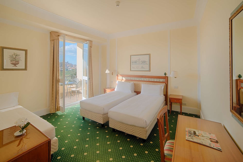 NH Caltagirone Villa San Mauro — Hotel rooms in Caltagirone, Sicily