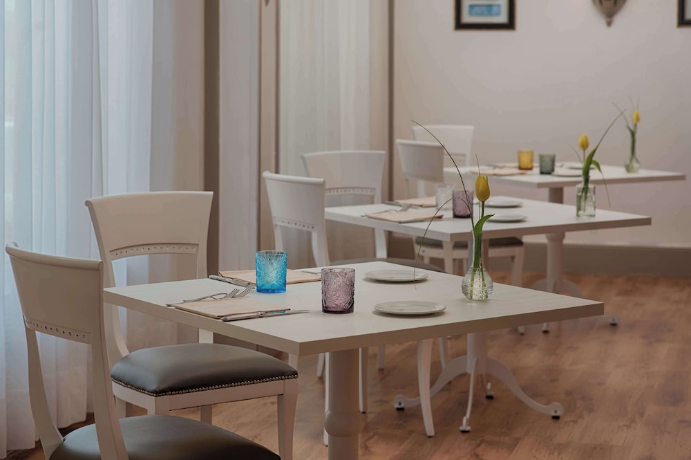 NH Caltagirone Villa San Mauro — Restaurant & bars in Caltagirone, Sicily