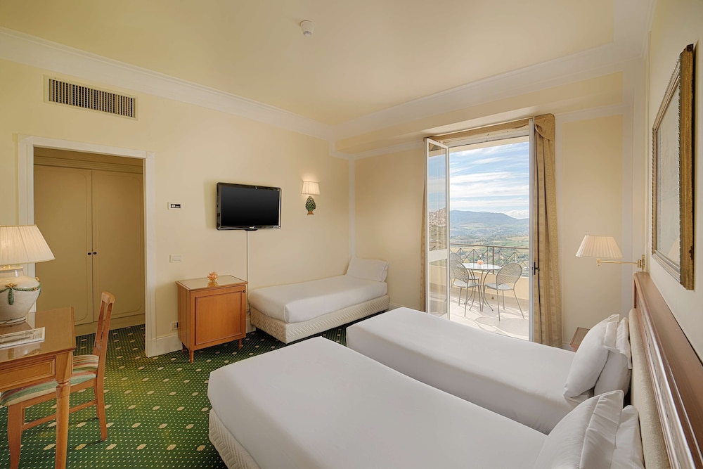 NH Caltagirone Villa San Mauro — Hotel rooms in Caltagirone, Sicily