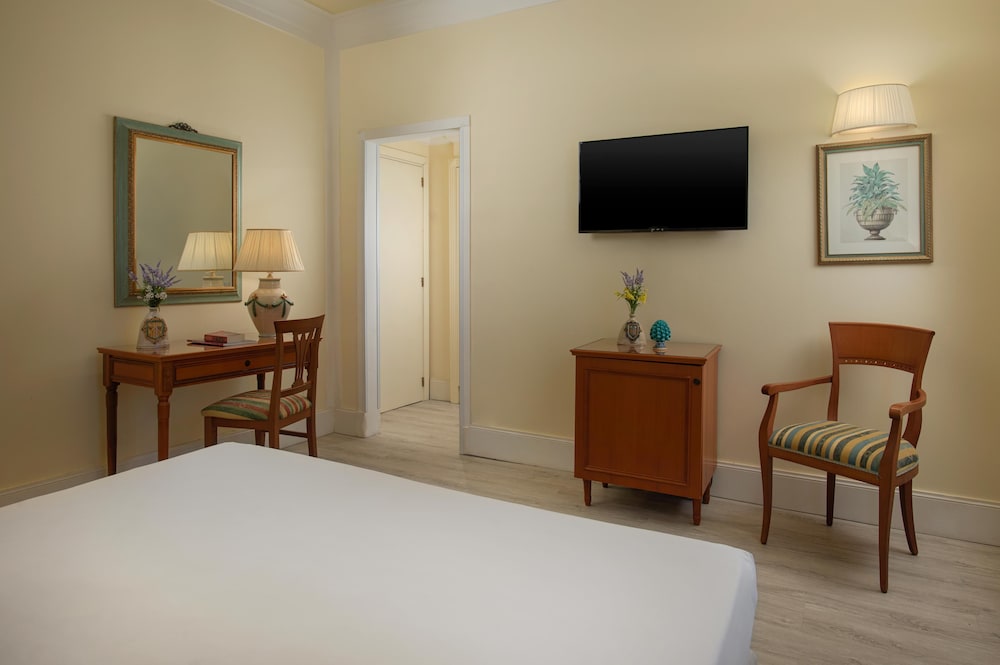 NH Caltagirone Villa San Mauro — Hotel rooms in Caltagirone, Sicily