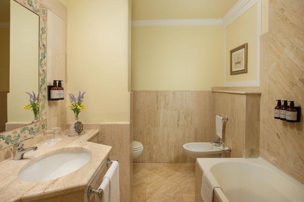 NH Caltagirone Villa San Mauro — Hotel rooms in Caltagirone, Sicily