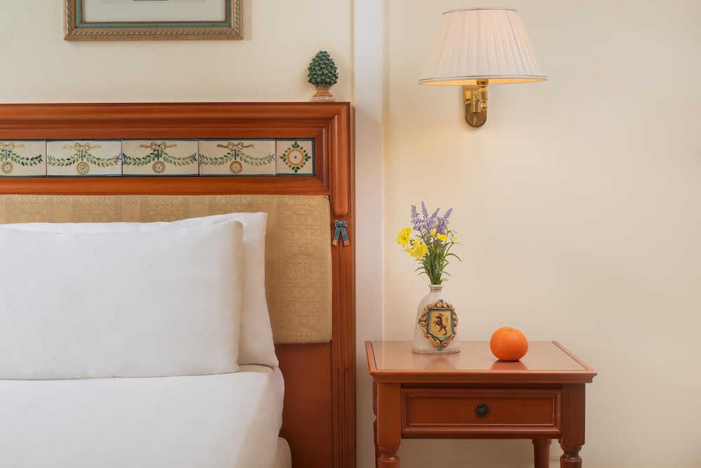NH Caltagirone Villa San Mauro — Hotel rooms in Caltagirone, Sicily