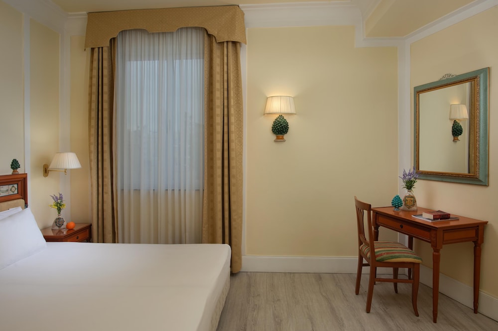 NH Caltagirone Villa San Mauro — Hotel rooms in Caltagirone, Sicily