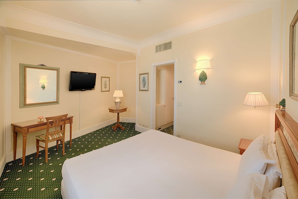 NH Caltagirone Villa San Mauro — Hotel rooms in Caltagirone, Sicily