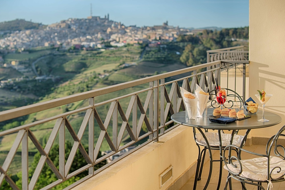 NH Caltagirone Villa San Mauro — Hotel rooms in Caltagirone, Sicily