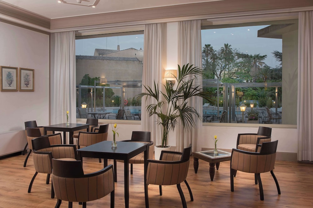 NH Caltagirone Villa San Mauro — Hotel building in Caltagirone, Sicily