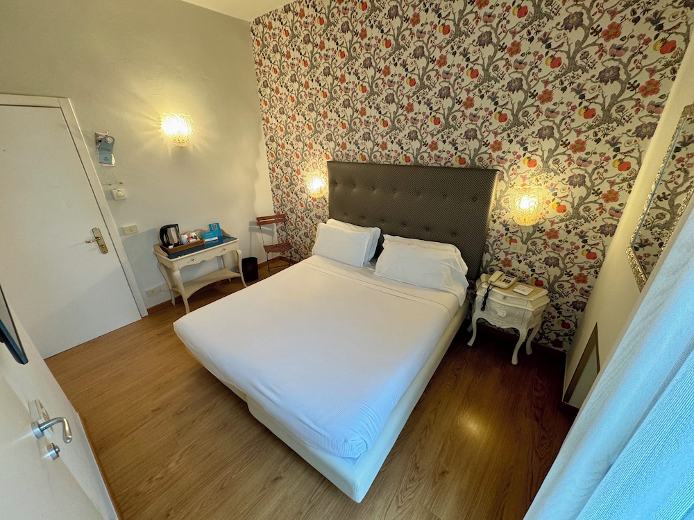 Olivi Hotel & Natural Spa — Hotel rooms in Sirmione, Lombardy