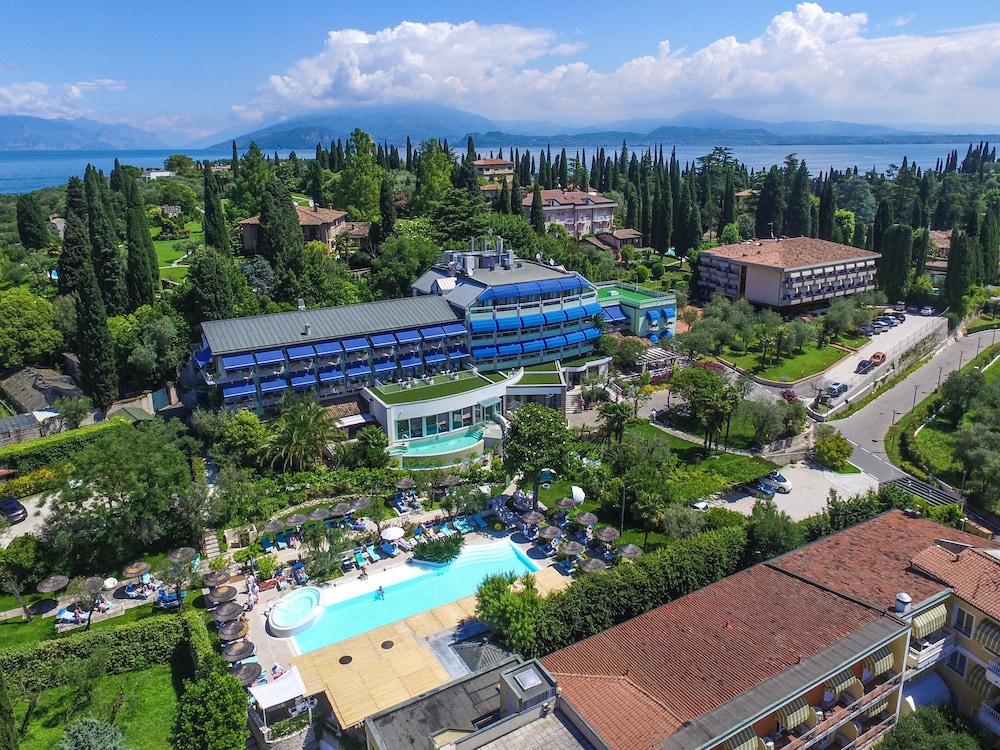 Olivi Hotel & Natural Spa — Main photo in Sirmione, Lombardy
