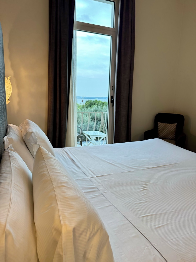 Olivi Hotel & Natural Spa — Hotel rooms in Sirmione, Lombardy
