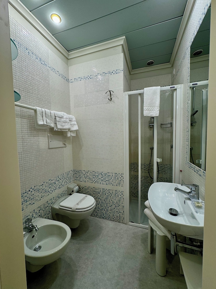 Olivi Hotel & Natural Spa — Hotel rooms in Sirmione, Lombardy