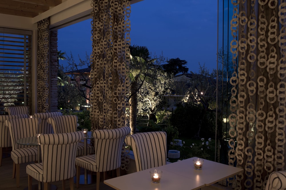 Olivi Hotel & Natural Spa — Restaurant & bars in Sirmione, Lombardy