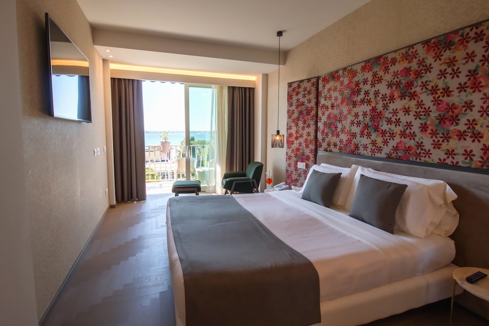 Olivi Hotel & Natural Spa — Hotel rooms in Sirmione, Lombardy