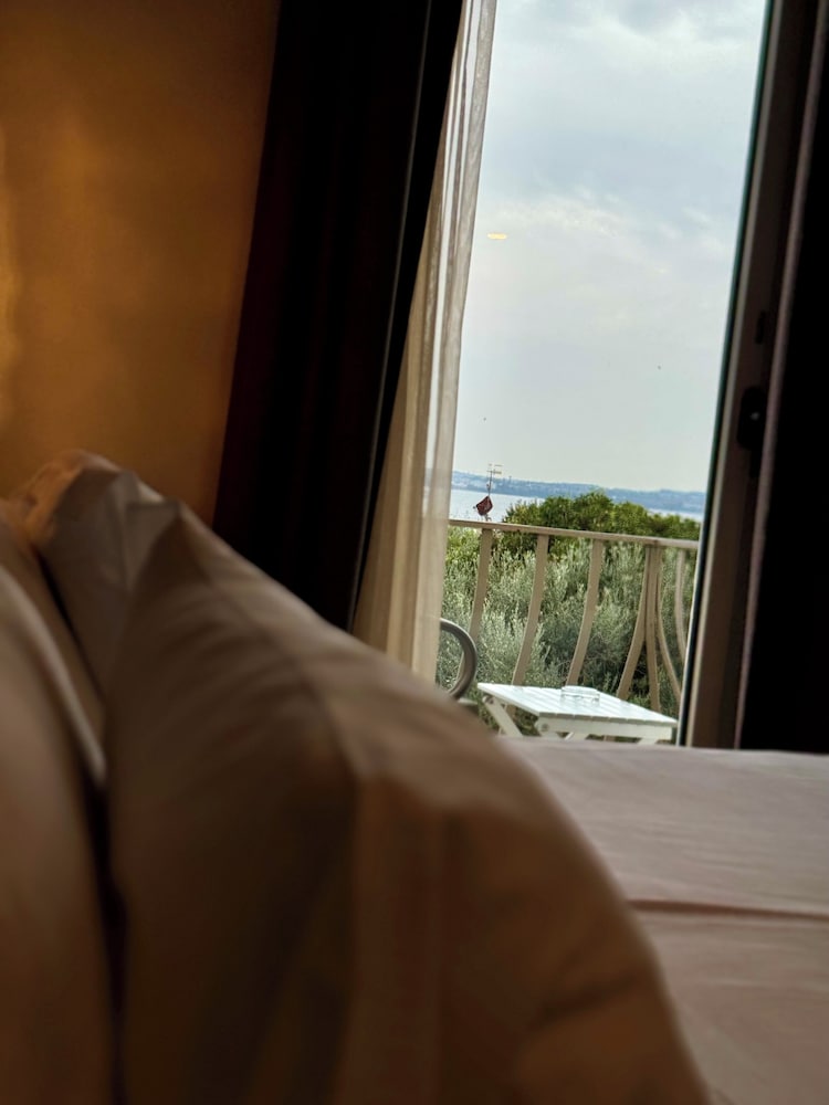 Olivi Hotel & Natural Spa — Hotel rooms in Sirmione, Lombardy
