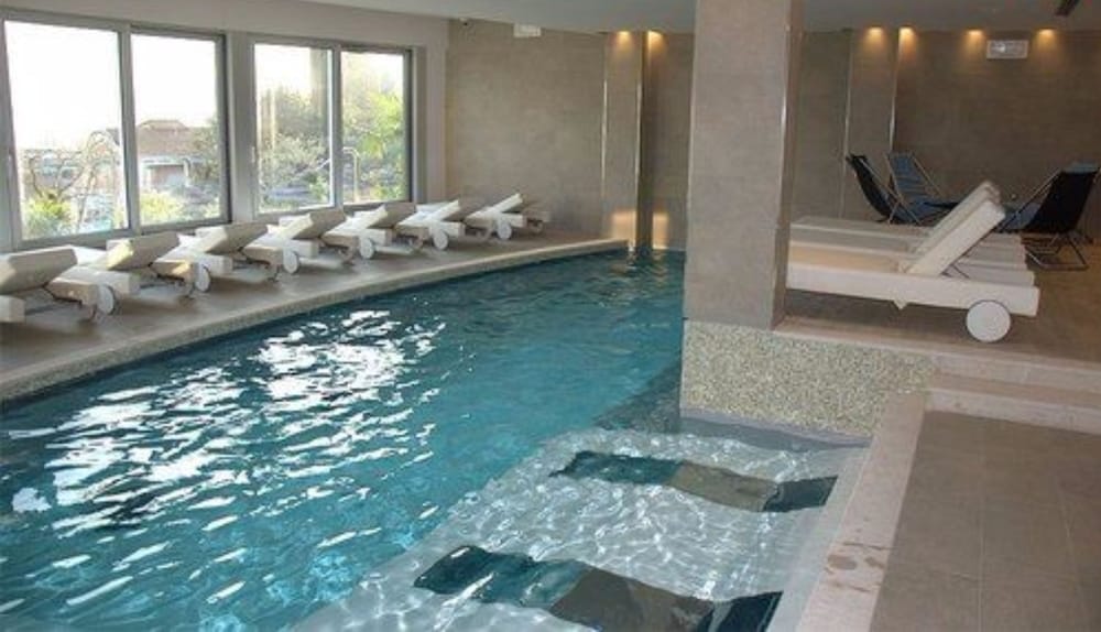 Olivi Hotel & Natural Spa — Swimming pool in Sirmione, Lombardy