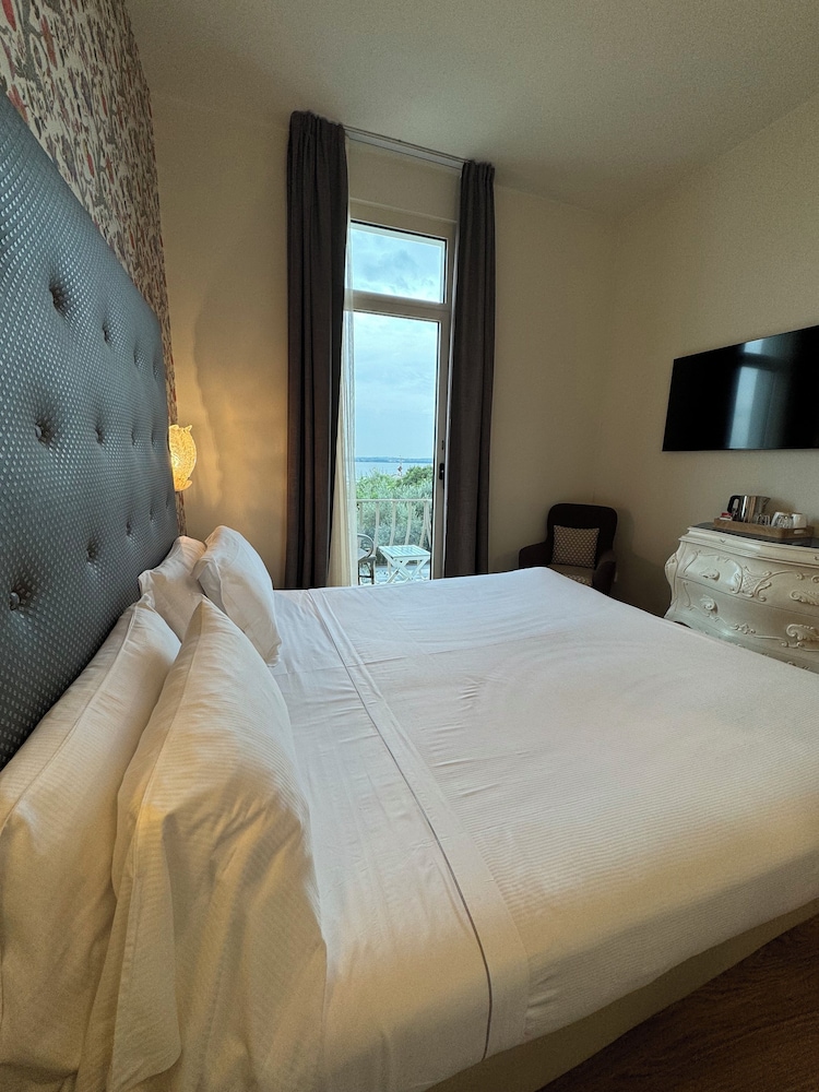 Olivi Hotel & Natural Spa — Hotel rooms in Sirmione, Lombardy