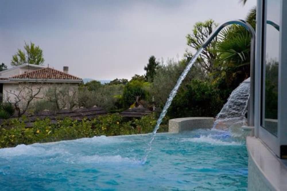 Olivi Hotel & Natural Spa — Swimming pool in Sirmione, Lombardy