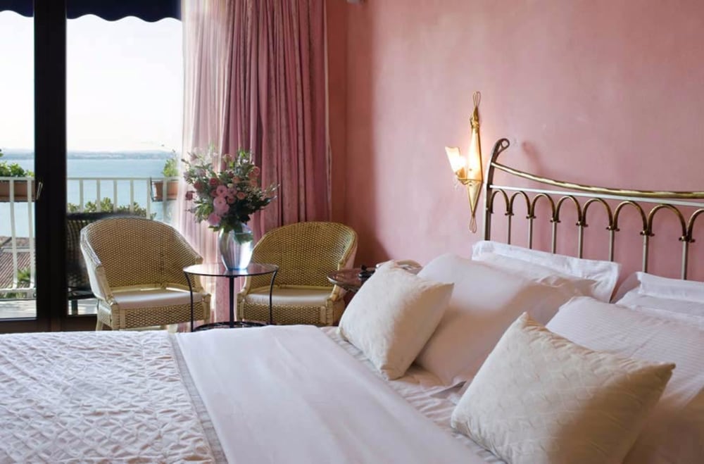 Olivi Hotel & Natural Spa — Hotel rooms in Sirmione, Lombardy