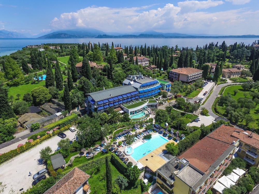 Olivi Hotel & Natural Spa — Hotel building in Sirmione, Lombardy