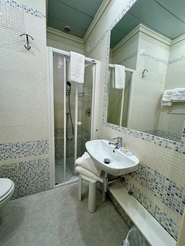 Olivi Hotel & Natural Spa — Hotel rooms in Sirmione, Lombardy