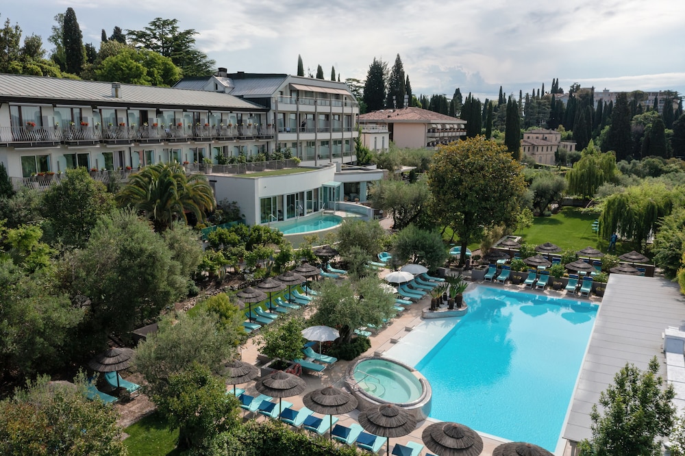 Olivi Hotel & Natural Spa — Swimming pool in Sirmione, Lombardy