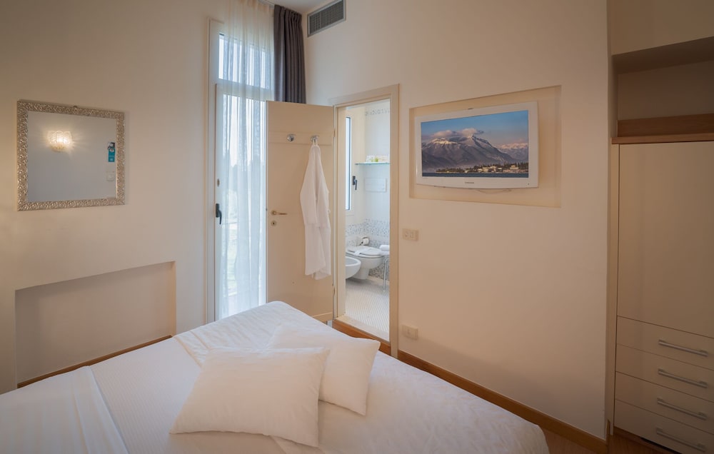 Olivi Hotel & Natural Spa — Hotel rooms in Sirmione, Lombardy