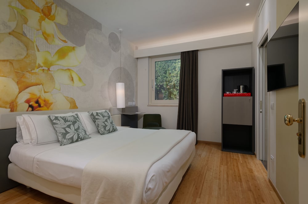 Olivi Hotel & Natural Spa — Hotel rooms in Sirmione, Lombardy