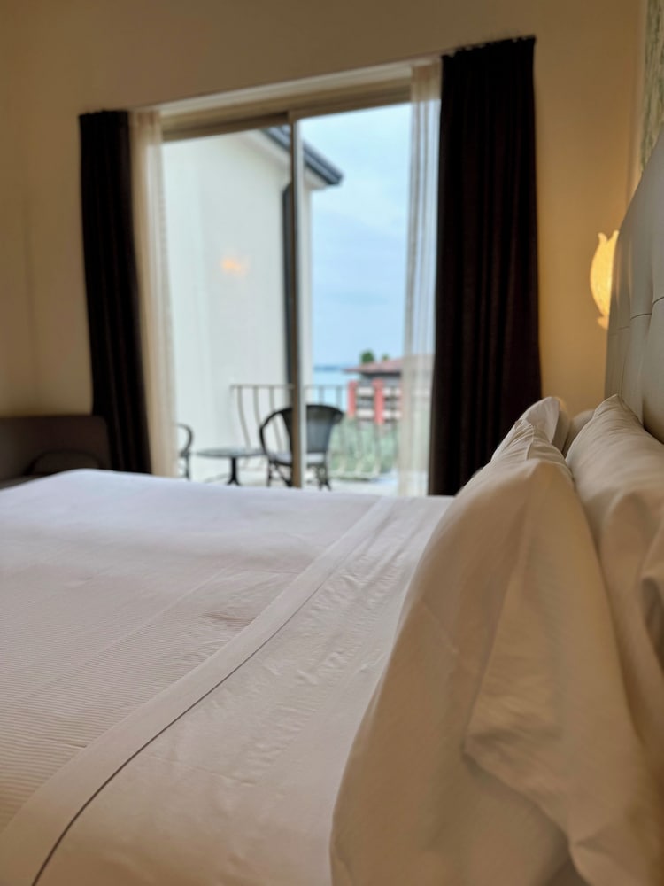 Olivi Hotel & Natural Spa — Hotel rooms in Sirmione, Lombardy