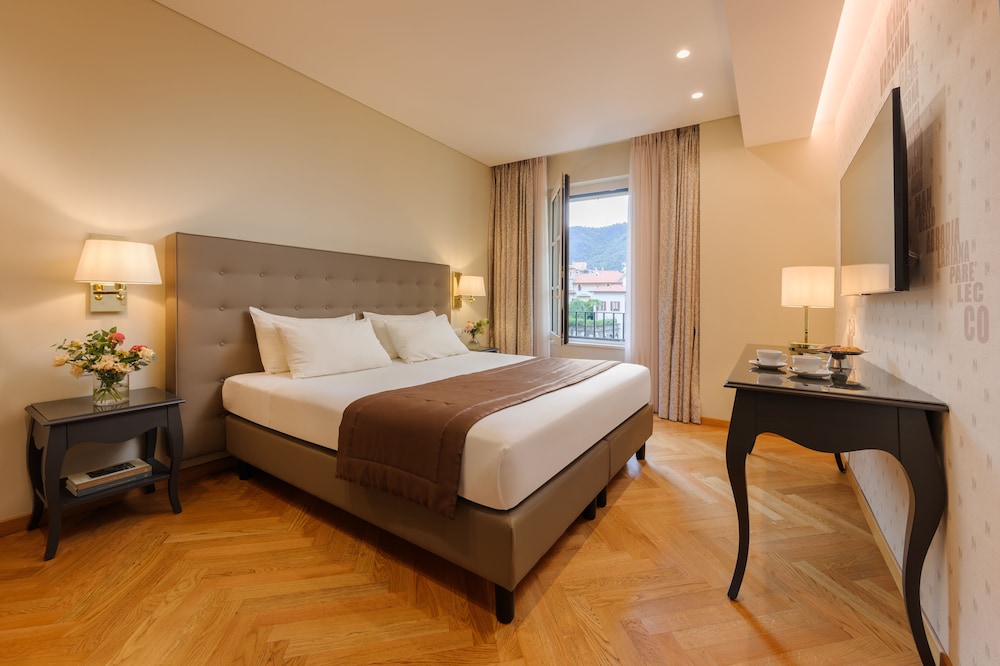 Palace Hotel — Hotel rooms in Como, Lombardy
