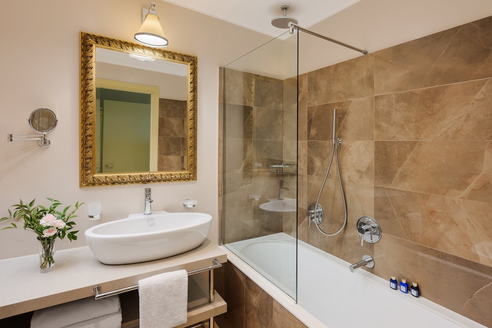 Palace Hotel — Hotel rooms in Como, Lombardy