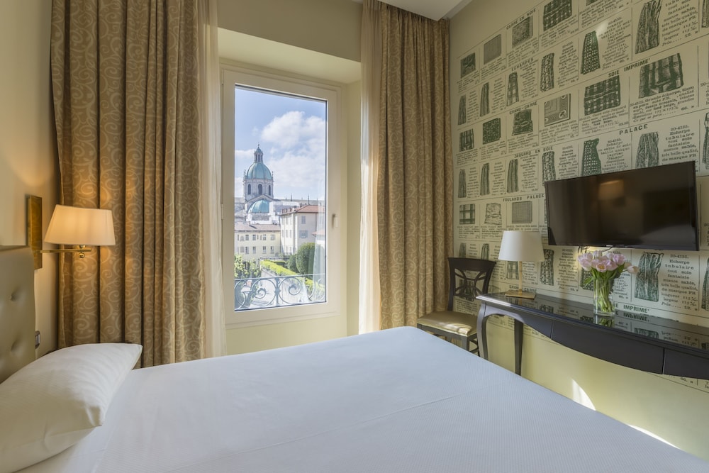 Palace Hotel — Hotel rooms in Como, Lombardy