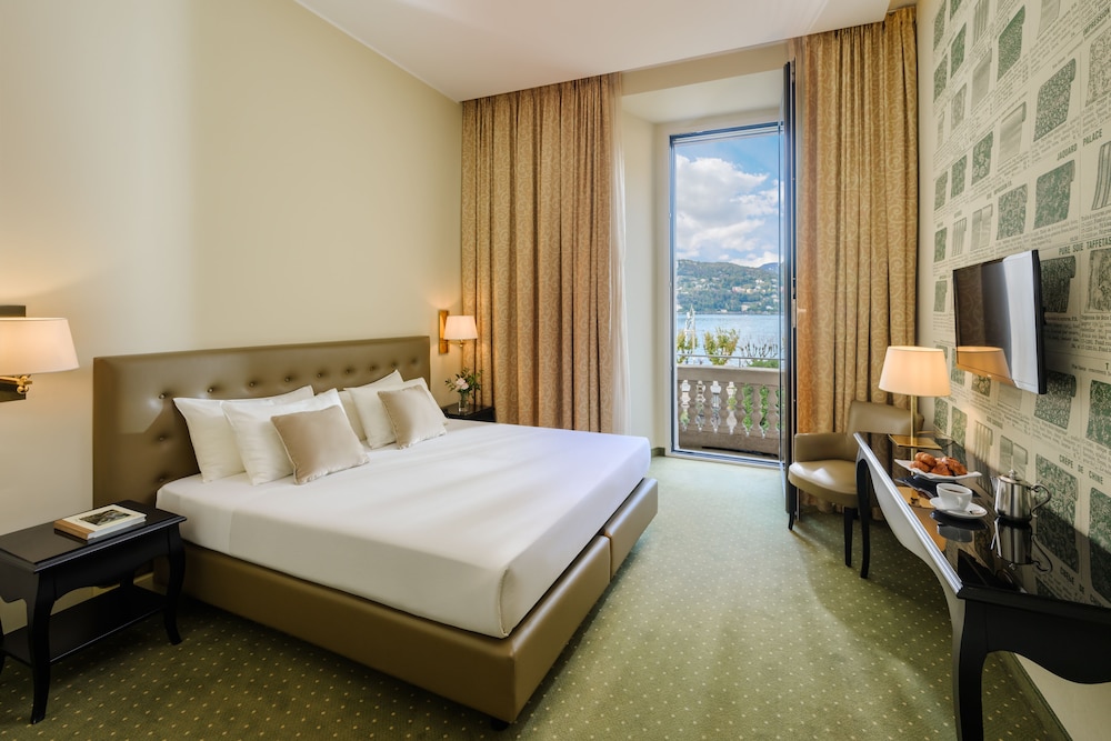 Palace Hotel — Hotel rooms in Como, Lombardy