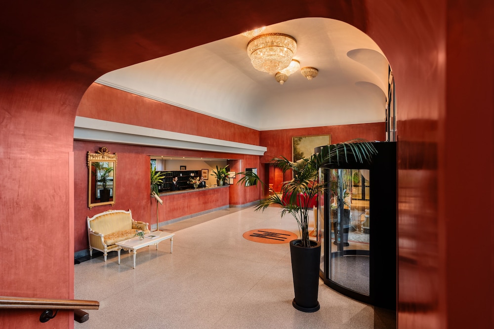 Palace Hotel — Hotel building in Como, Lombardy