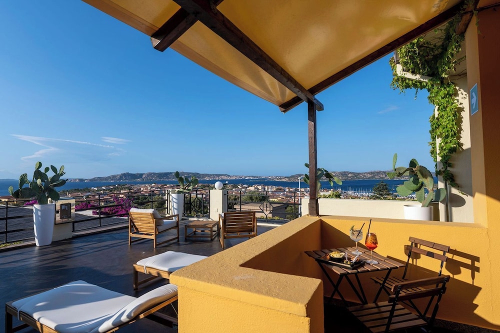 Hotel Palau — Hotel building in Palau, Sardinia