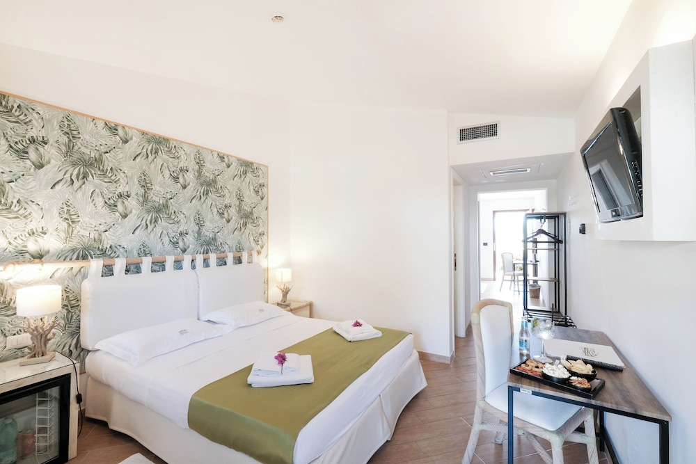 Hotel Palau — Hotel rooms in Palau, Sardinia