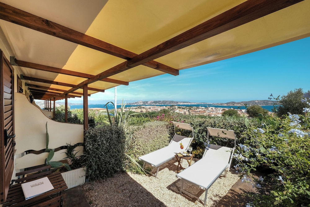 Hotel Palau — Hotel rooms in Palau, Sardinia