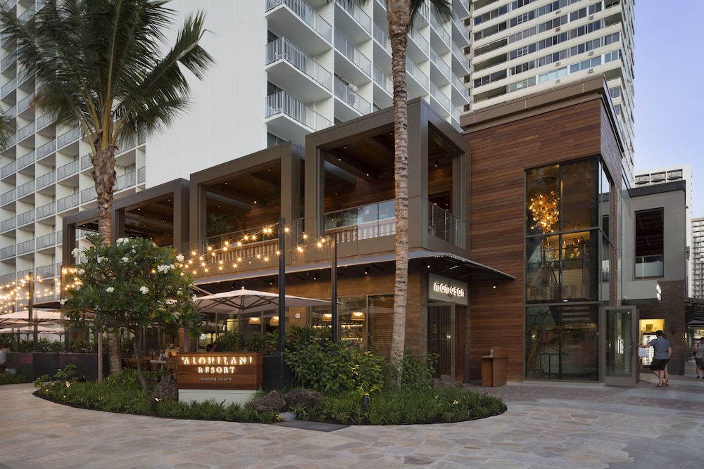'Alohilani Resort Waikiki Beach — Restaurant & bars in Honolulu, Hawaii