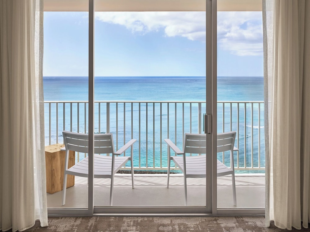 'Alohilani Resort Waikiki Beach — Hotel rooms in Honolulu, Hawaii