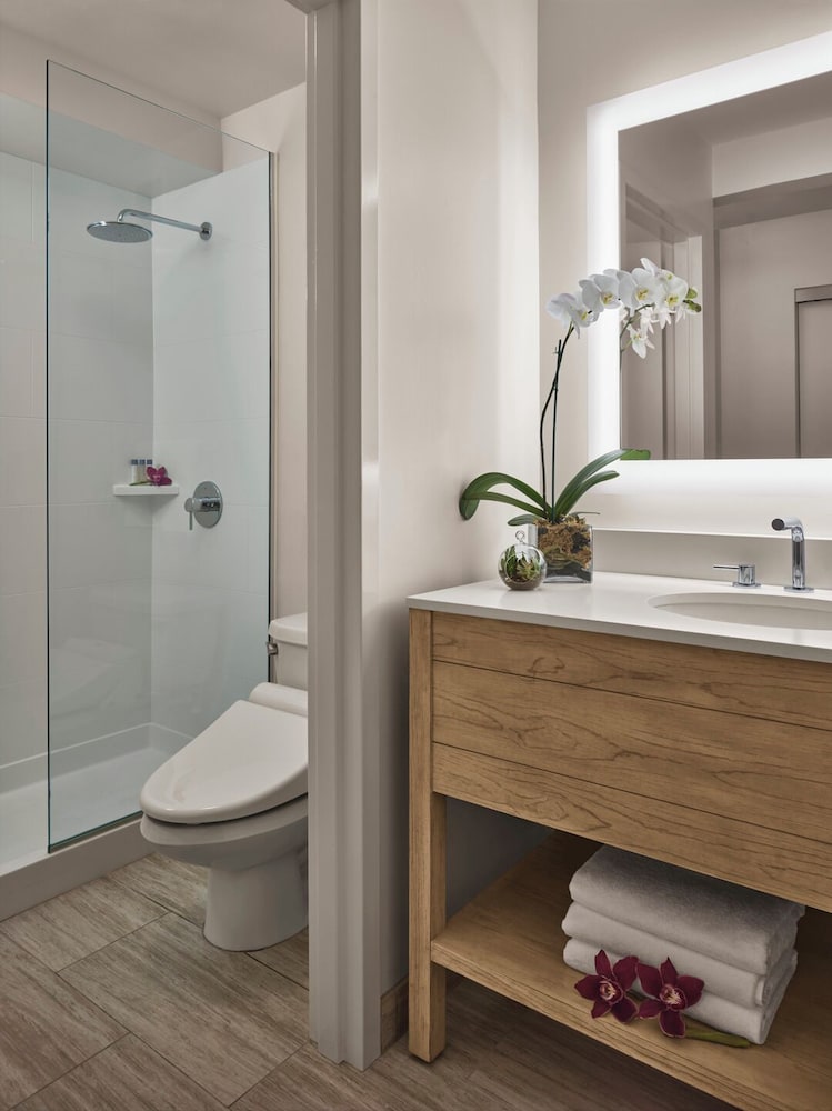 'Alohilani Resort Waikiki Beach — Hotel rooms in Honolulu, Hawaii