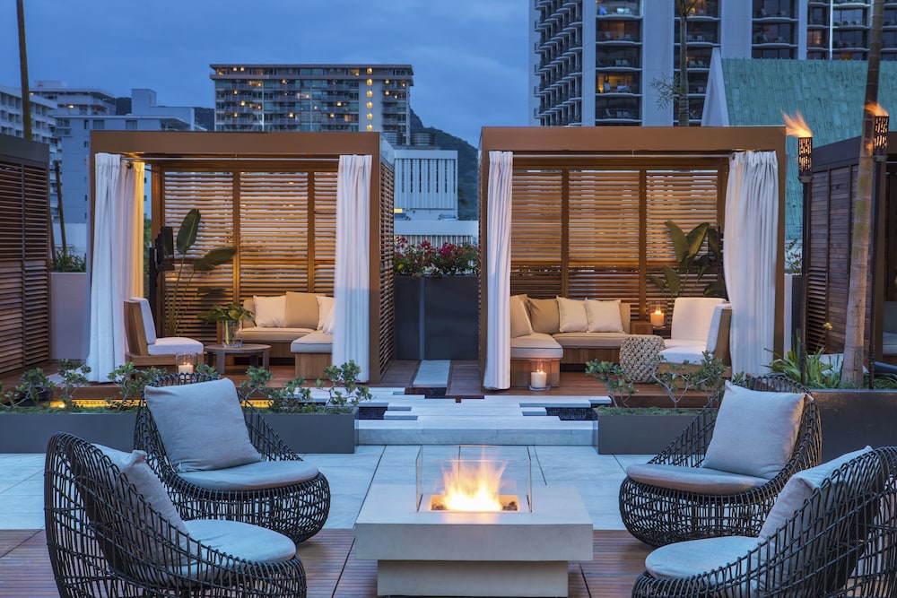 'Alohilani Resort Waikiki Beach — Hotel building in Honolulu, Hawaii