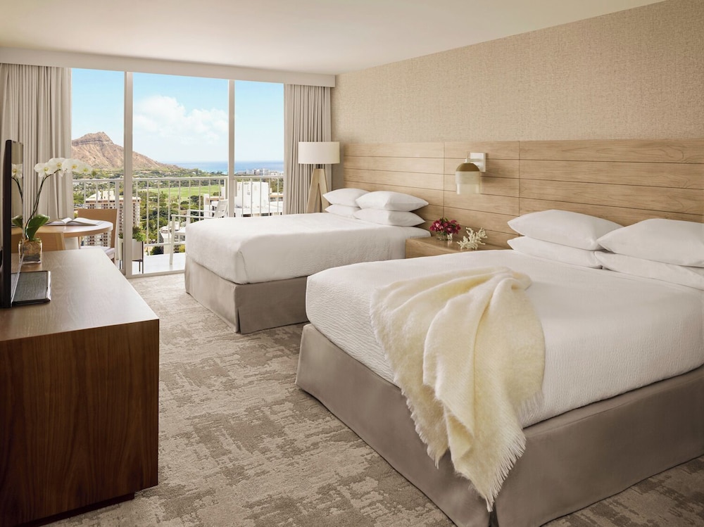 'Alohilani Resort Waikiki Beach — Hotel rooms in Honolulu, Hawaii